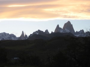 Traumberge Patagoniens: Fitz Roy (l.) und Cerro Torre (r.)