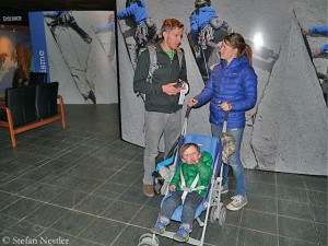 Tommy mit Ehefrau Rebecca und Sohn Fitz