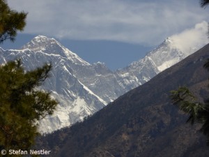 Erster Blick auf Everest (l.) und Lotse