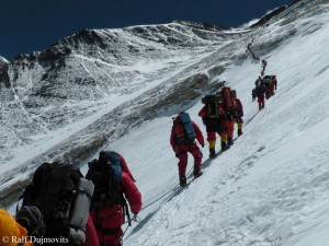 Viel Verkehr auf der Everest-Normalroute