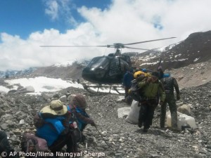 Rettungsflüge am Everest