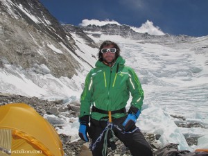 Alex Txikon in front of the Lhotse face