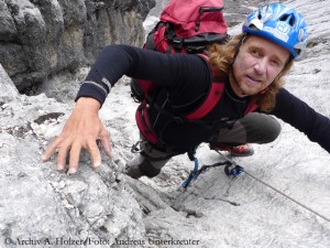 Blind climber Andy Holzer on Carstencz Pyramid (© Andreas Unterkreuter)