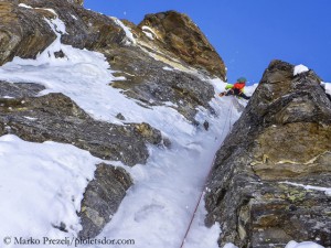 Luka climbing the Hagshu North Face (© Marko Prezelj)