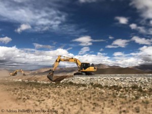 Construction work along the road to Cho Oyu