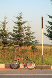 Mit dem Fahrrad auf dem Land (Foto: Pavel Mylnikov)