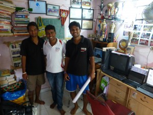 Suraj (right) is Oscar's associate director and Kumar (left) participated in the Oscar program and now works as a coach (Photo: S. Fernandes)