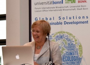 Susan Avery enthralls the audience at Bonn University. (Pic: C.Koenig/ City of Bonn)