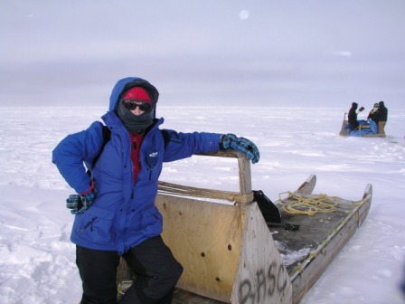 Iceblogger on polar bear watch with CCC students at work behind, Alaska 2008 (Pic: I.Quaile)