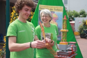 Putting the finishing touches to the Arctic oil rig in Bonn