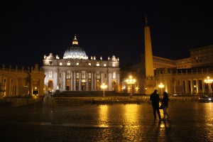 Der Petersdom bei Nacht