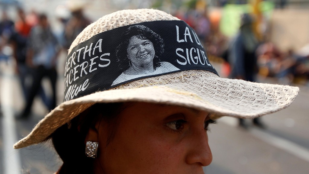 A demonstrator wears a hat with a picture of late environmental and indigenous rights activist Berta Caceres during a protest to demand justice over her murder of in Tegucigalpa, Honduras, May 9, 2016 © REUTERS/Jorge Cabrera