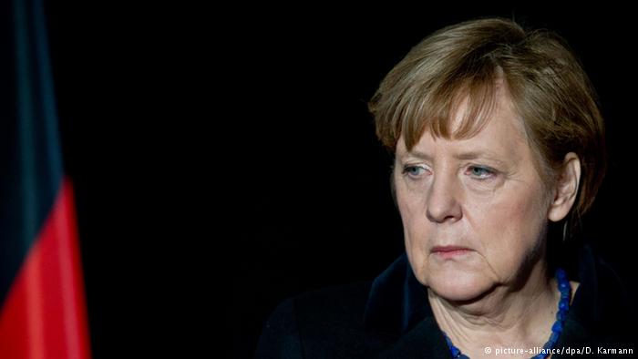 Merkel in schwarz
